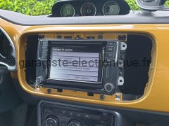 Dévissage des vis Torx autoradio Volkswagen